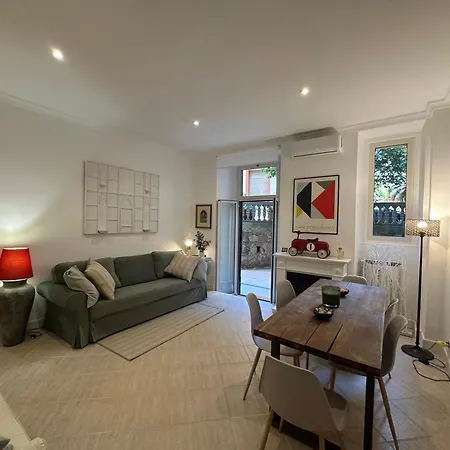 Borghese & Terrace Apartment Rom